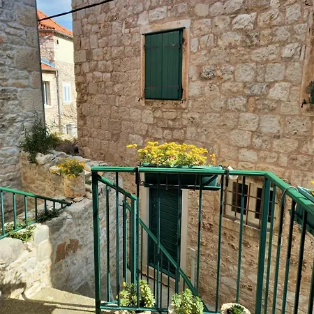 Nives Apartamento Supetar