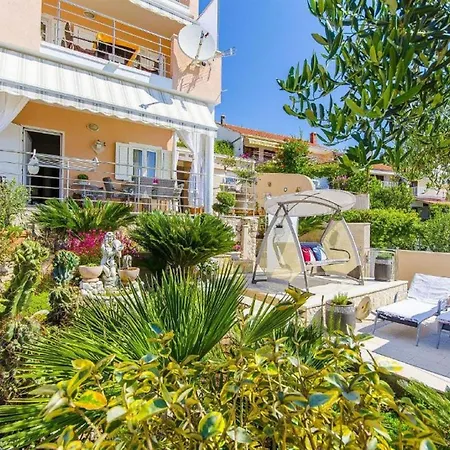 Apartment Nives *