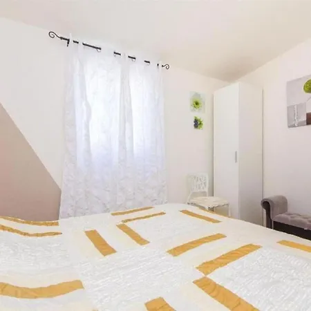 Apartment Nives *